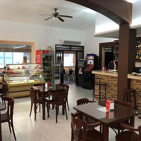 Hostal Barbate Buitenkant foto
